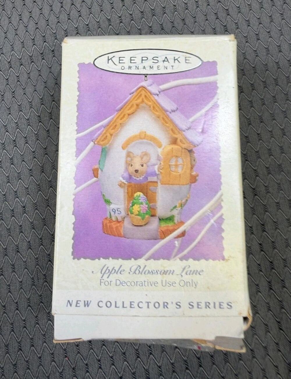 Vintage 1995 Hallmark Easter Ornament Apple Blossom Lane Serie #1 NEW